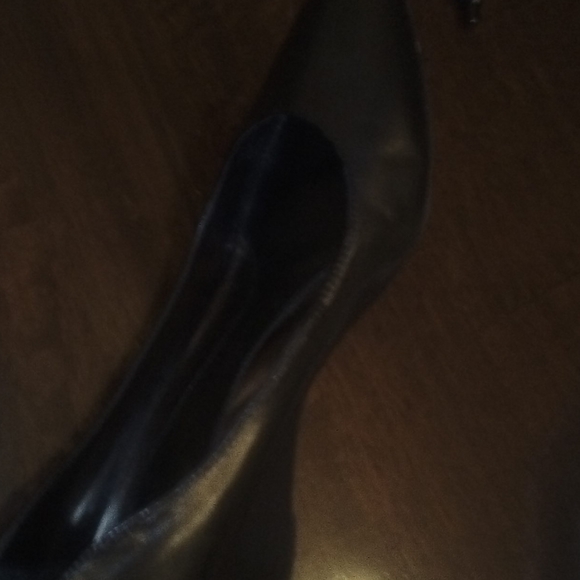 Shoes - Picture 4 of 6